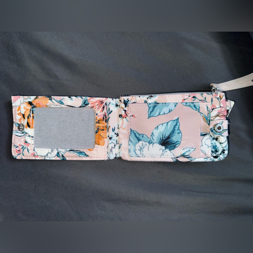 Vera Bradley Deluxe Zip ID Twill - Picture 3 of 4